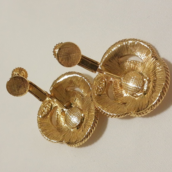 Napier Gold Tone Large Knot Clip-On Earrings VTG - Picture 9 of 16